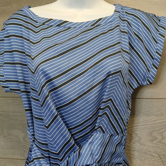 Banana Republic Side Tie Striped Short Sleeve Blouse Womens Size Small Petite - Picture 2 of 7